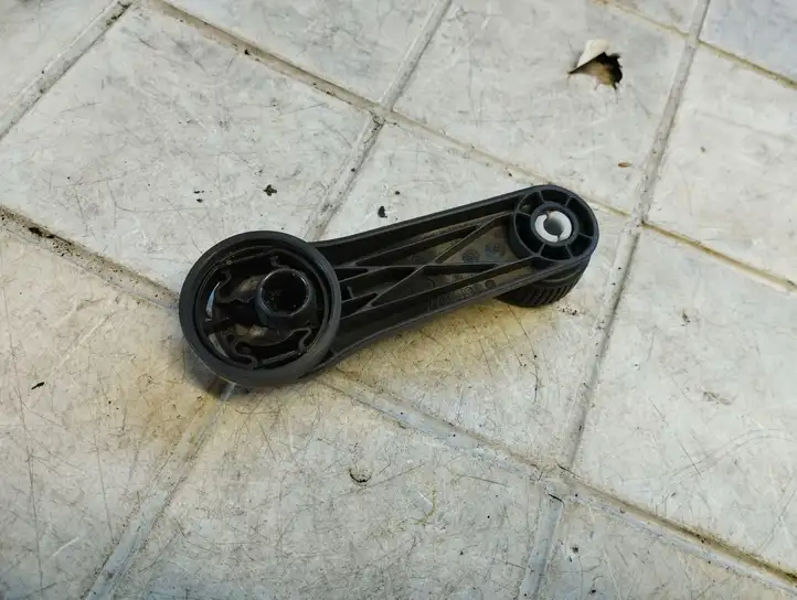 Volkswagen Fox (2005 - 2009) 6Q0837581A Ручка стеклоподъемника — фото 4