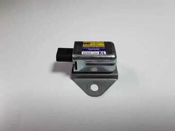 Toyota Land Cruiser (J120) (2002 - 2009) 8983360010 Датчик удара SRS — фото 1