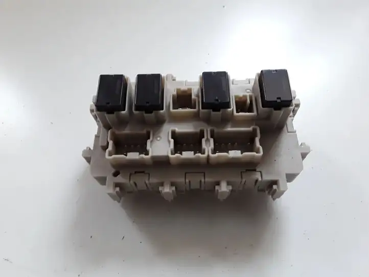 Nissan Qashqai (2013 - 2017) 4EB0A Блок предохранителей — фото 3
