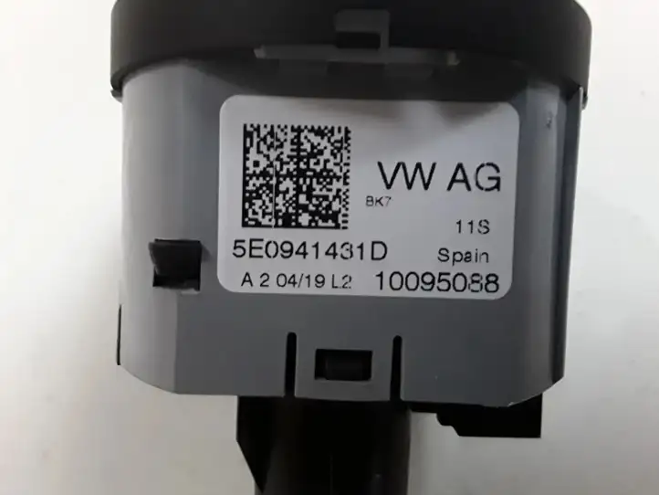 Skoda Octavia Mk3 (5E) (2013 - 2019) 5E0941431D Включатель фонарей — фото 2