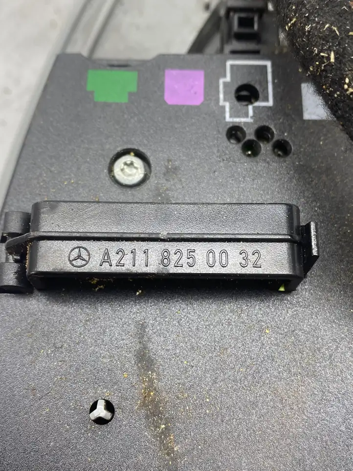 Mercedes-Benz E W211 (2002 - 2009) A2118204101 Другие включатели / ручки/ переключатели — фото 5