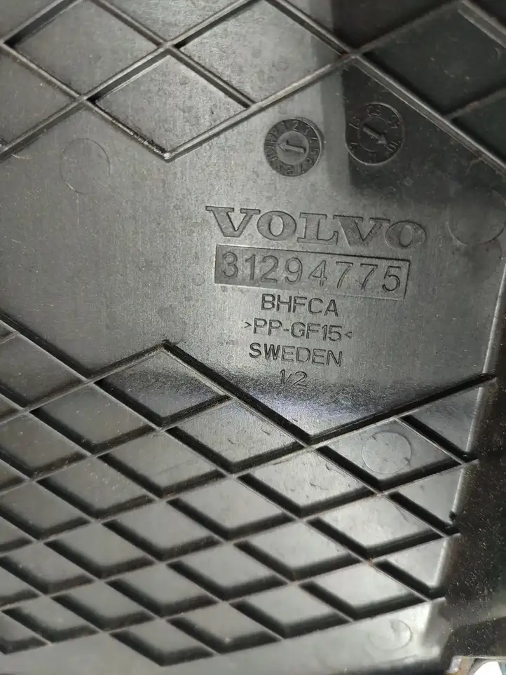 Volvo V70 (2007 - 2013) 31294775 Крышка ящика аккумулятора — фото 4