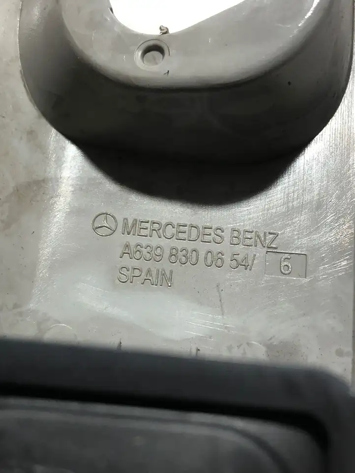 Mercedes-Benz Vito Viano W639 (2003 - 2010) A6398300654 Вентиляционная решетка крыши — фото 3