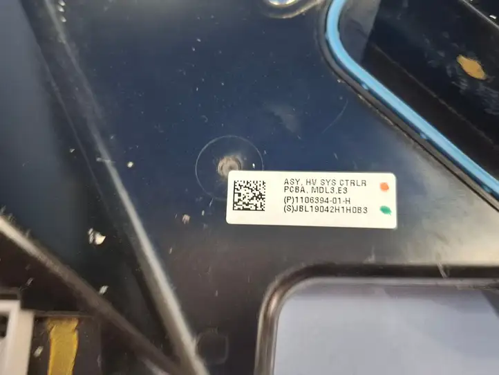 Tesla Model 3 (2017 - 2023) 110639401H Модуль беспроводной зарядки — фото 7