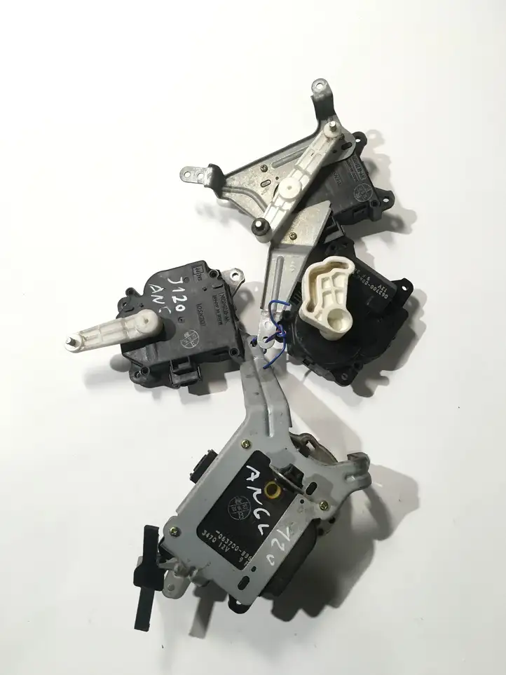 Toyota Land Cruiser (J120) (2002 - 2009) 0637008860 Двигатель задвижки потока воздуха — фото 1