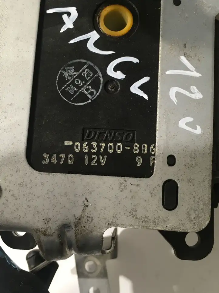 Toyota Land Cruiser (J120) (2002 - 2009) 0637008860 Двигатель задвижки потока воздуха — фото 2