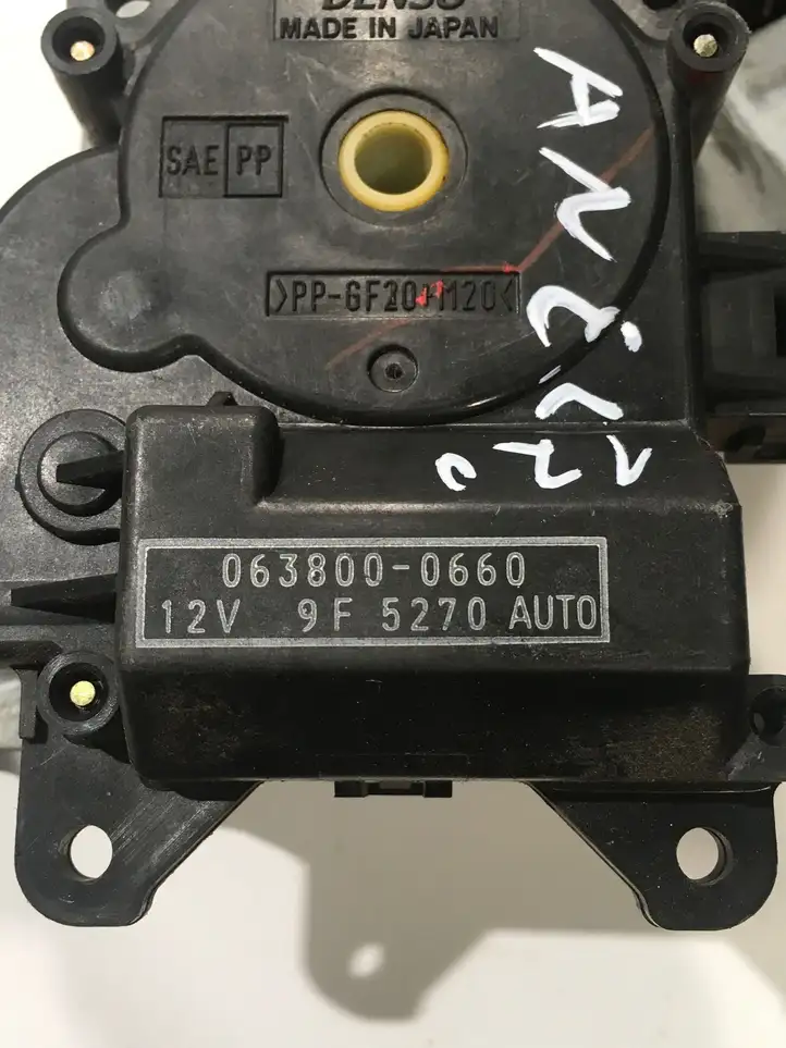 Toyota Land Cruiser (J120) (2002 - 2009) 0637008860 Двигатель задвижки потока воздуха — фото 5