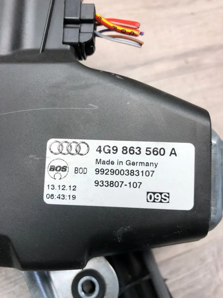 Audi A6 C7 (2011 - 2014) 4G9863560A Механизм шторки багажника — фото 3