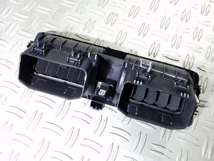 Volvo C70 (2005 - 2009) 30739296 Центральный воздушный дефлектор — фото 2