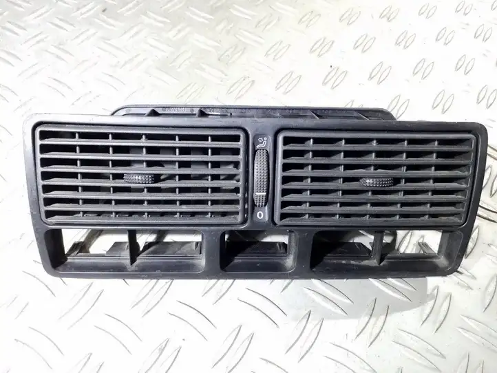 Volkswagen Golf IV (1998 - 2005) 1J0819728C Центральный воздушный дефлектор — фото 1