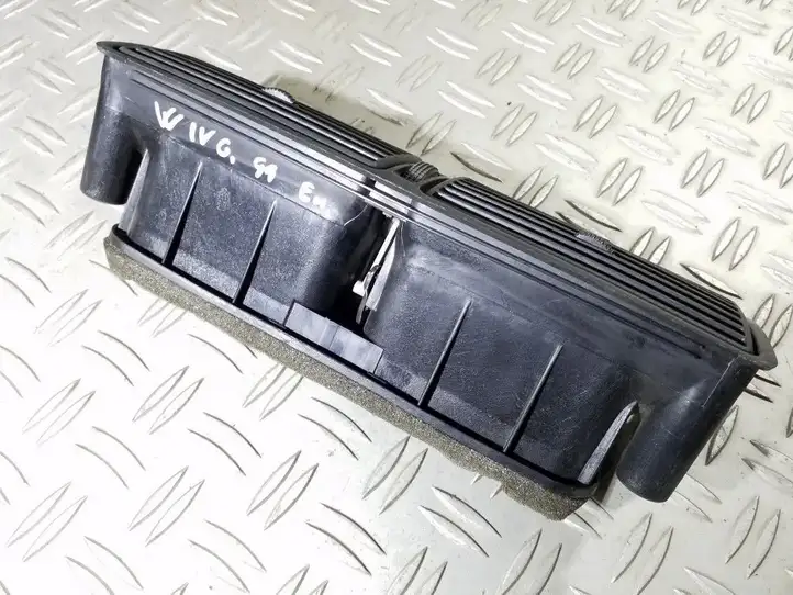 Volkswagen Golf IV (1998 - 2005) 1J0819728C Центральный воздушный дефлектор — фото 3