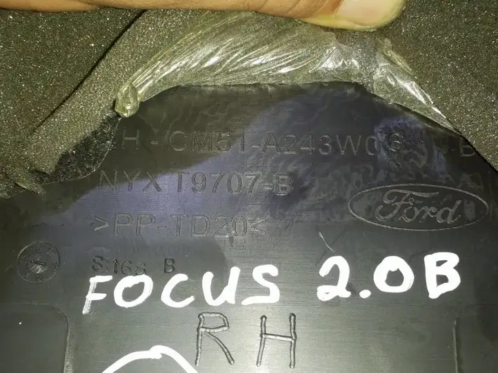 Ford Focus (2011 - 2015) CM51A243W06 Нижняя обшивка стойки B — фото 2