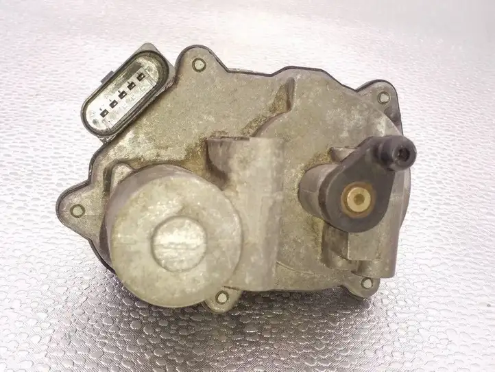 Volkswagen PASSAT B6 (2005 - 2010) 06F133482B Электрозадвижка двигателя — фото 4