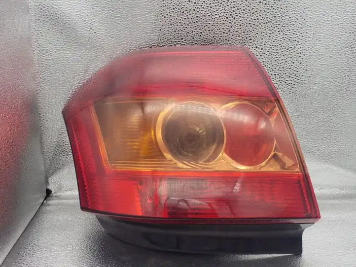 Toyota Corolla E120 E130 (2004 - 2007) 8155002311 Задний фонарь в кузове — фото 1