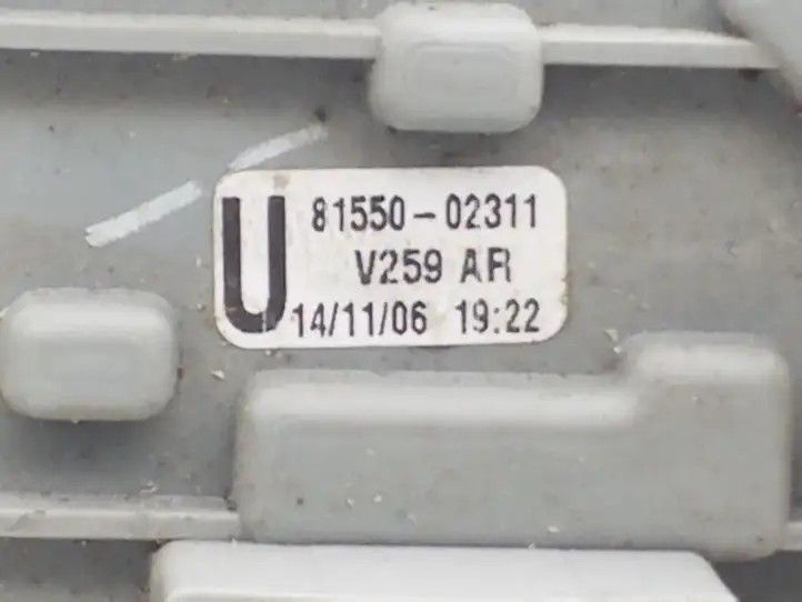 Toyota Corolla E120 E130 (2004 - 2007) 8155002311 Задний фонарь в кузове — фото 3