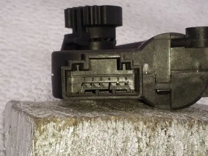 Audi A3/S3 8P (2003 - 2005) 0132801339 Двигатель задвижки потока воздуха — фото 3
