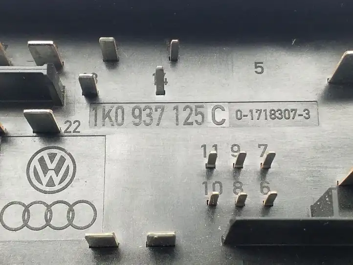Audi A3/S3 8P (2004 - 2008) 1K0937125C Блок управления электропитанием — фото 3