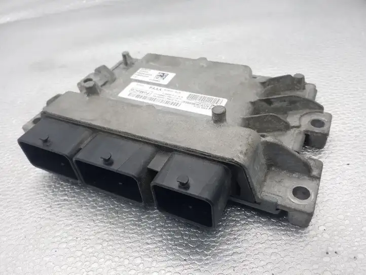 Ford Fiesta (2013 - 2017) E2BA12A650SE Блок управления двигателем (ECU) — фото 1