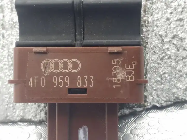 Audi A4 S4 B7 8E 8H (2004 - 2009) 4F0959833 Кнопка закрытия крышки багажника — фото 4