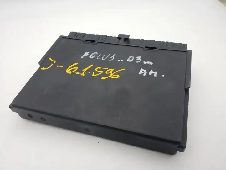 Ford Focus (1998 - 2004) 1S7T15K600JC Модуль комфорта — фото 2