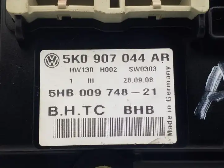 Volkswagen PASSAT CC (2008 - 2012) 5K0907044AR Блок управления климат-контролем — фото 2