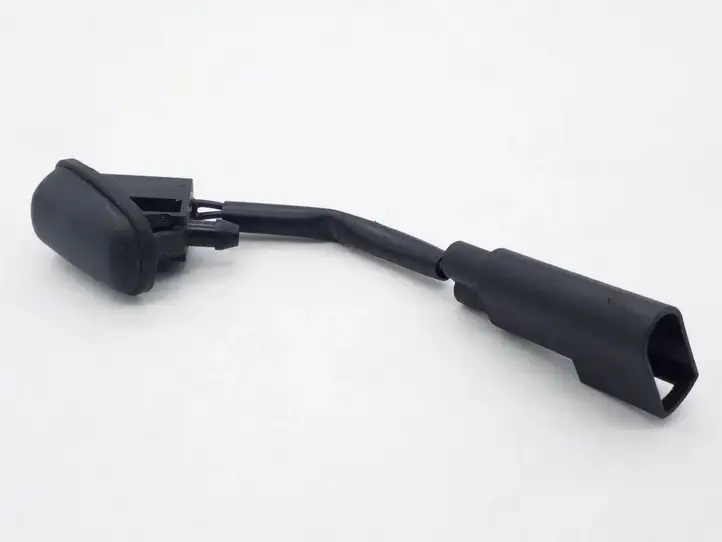 Ford Focus (2011 - 2015) BM5117666A Форсунка омывателя лобового стекла — фото 2