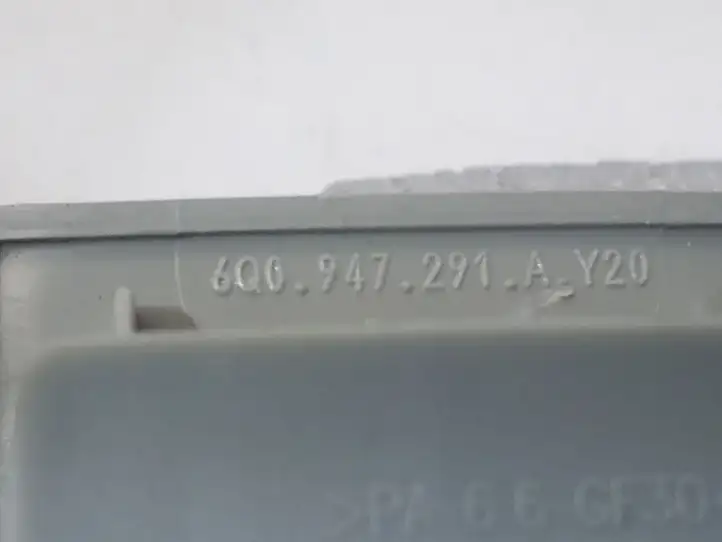Volkswagen Jetta VI (2011 - 2018) 6Q0947291A Передняя подсветка — фото 4