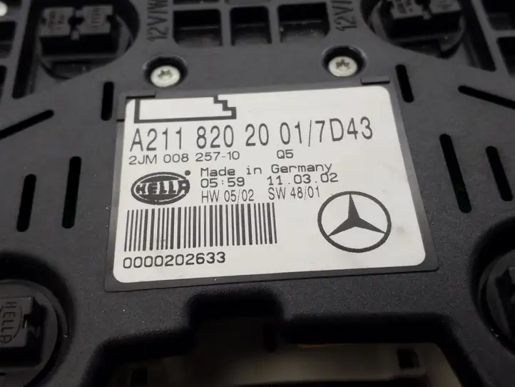 Mercedes-Benz E W211 (2002 - 2009) A2118202001 Задняя подсветка — фото 3
