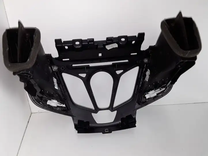 Ford Fiesta (2006 - 2008) Центральный воздушный дефлектор — фото 2