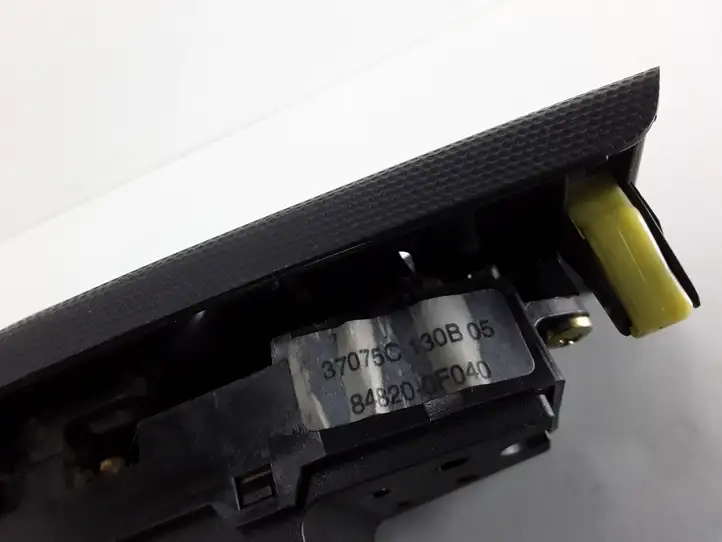 Toyota Corolla Verso E121 (2004 - 2007) 37075C130B05 Кнопка стеклоподъемников — фото 3