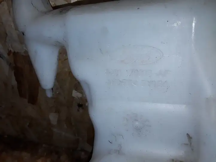 Ford Fiesta (2013 - 2017) Бачок омывателя стекла — фото 2