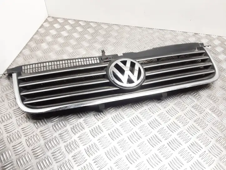 Volkswagen PASSAT B5.5 (2001 - 2005) 3B0853651L Верхняя решетка радиатора — фото 1