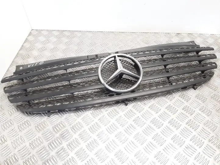 Mercedes-Benz Vito Viano W639 (2003 - 2010) A6398800185 Верхняя решетка радиатора — фото 1