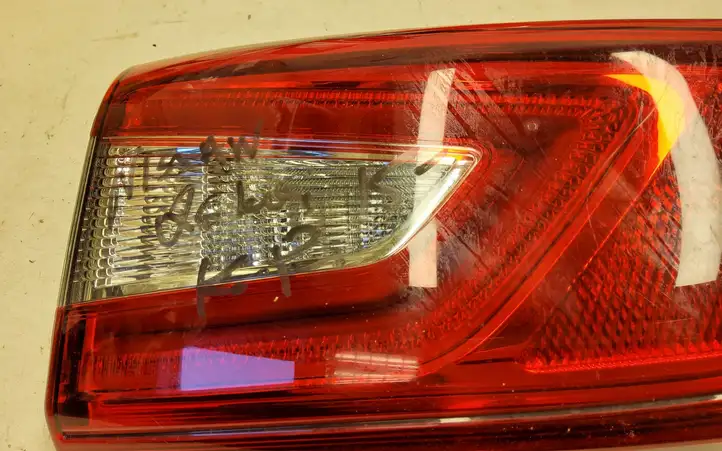 Nissan Qashqai (2013 - 2017) Задний фонарь в крышке багажника — фото 4