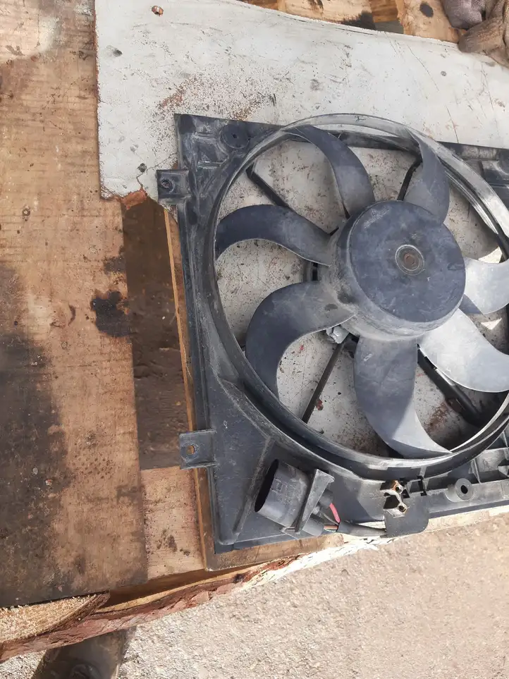 Volkswagen PASSAT B6 (2005 - 2010) 1K0121207T Дифузор радиатора — фото 3
