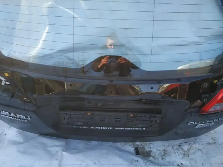 Subaru Outback (2009 - 2014) juodas Крышка багажника — фото 2