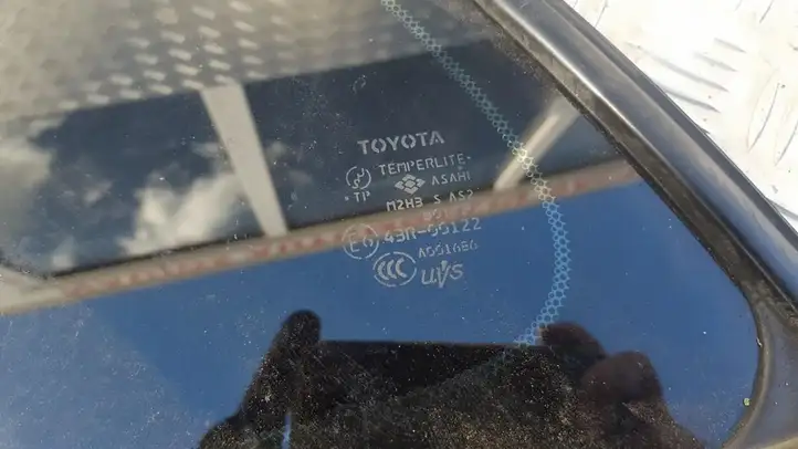 Toyota RAV 4 (XA20) (2000 - 2005) Заднее боковое стекло — фото 2