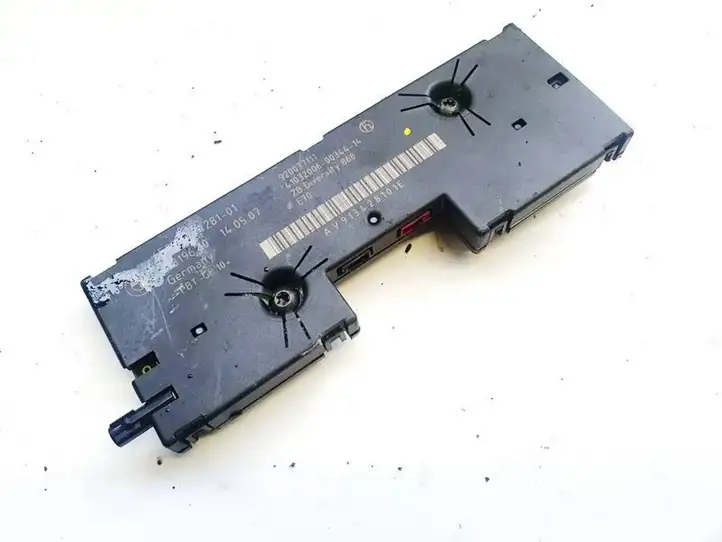 BMW X5 E70 (2006 - 2013) 6520913428101 Блок управления антеннами — фото 3