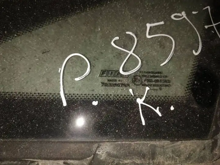 Fiat Punto (188) (1999 - 2010) Треугольное стекло кузова — фото 2