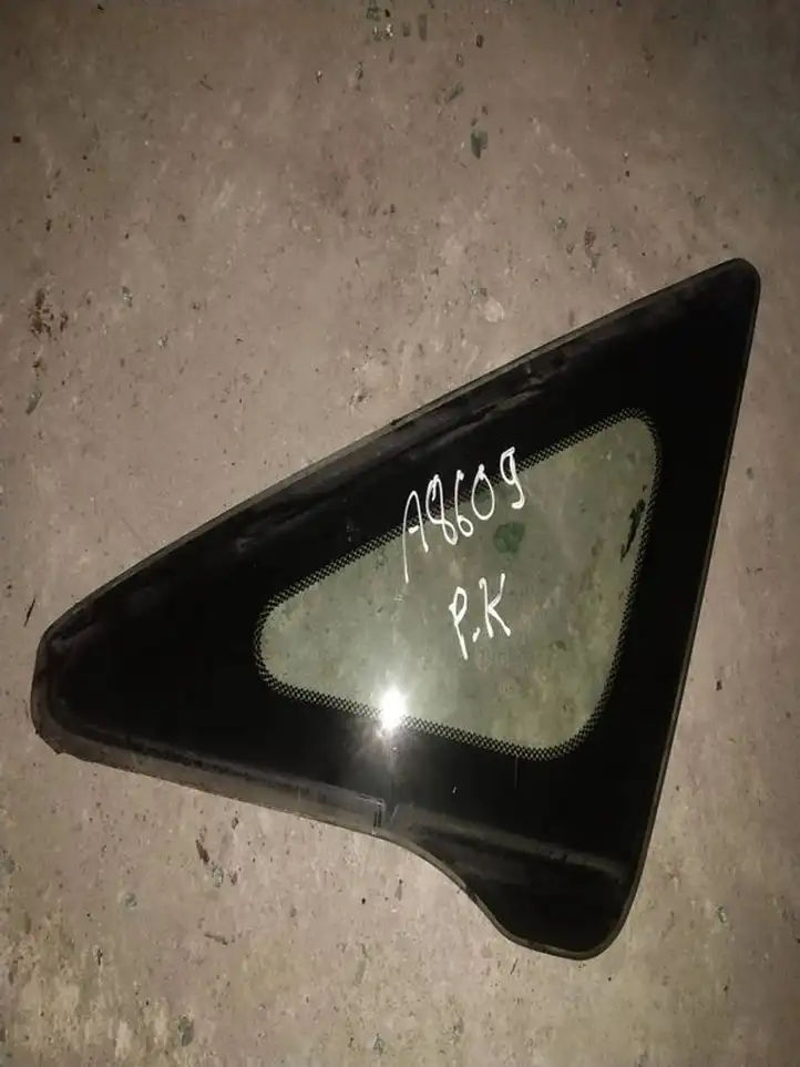 Honda Civic (2006 - 2011) Треугольное стекло кузова — фото 1