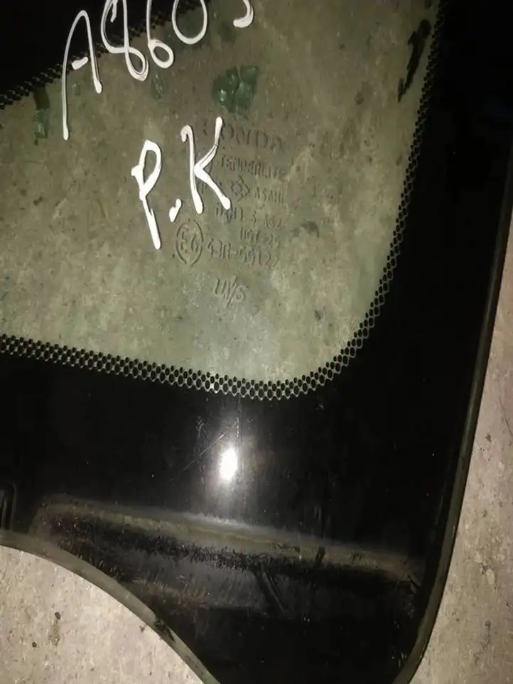 Honda Civic (2006 - 2011) Треугольное стекло кузова — фото 2