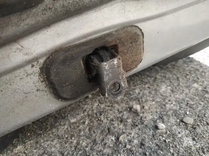 Nissan Qashqai (2006 - 2010) Ограничитель задней двери — фото 1