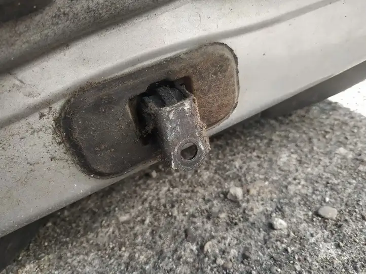 Nissan Qashqai (2006 - 2010) Ограничитель задней двери — фото 2