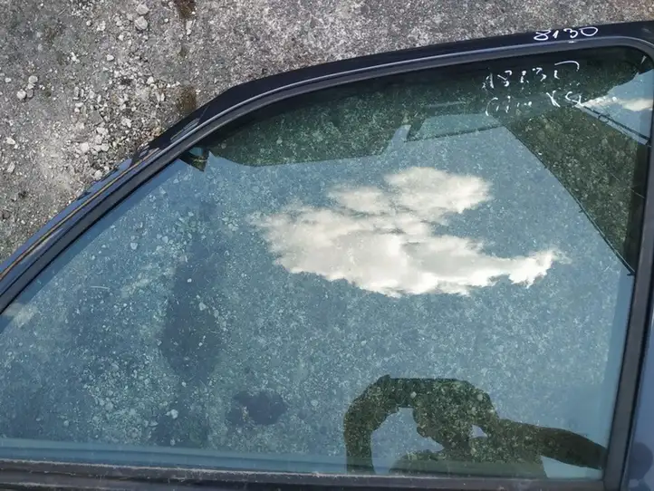 Citroen Xsara Picasso (1999 - 2012) Стекло передней двери — фото 1