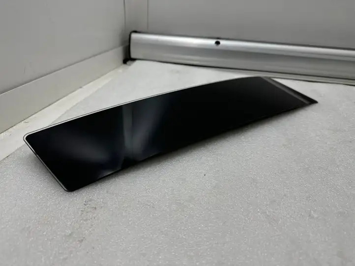 Tesla Model X (2021 - ) 104135700C Накладка стекла задней двери — фото 1