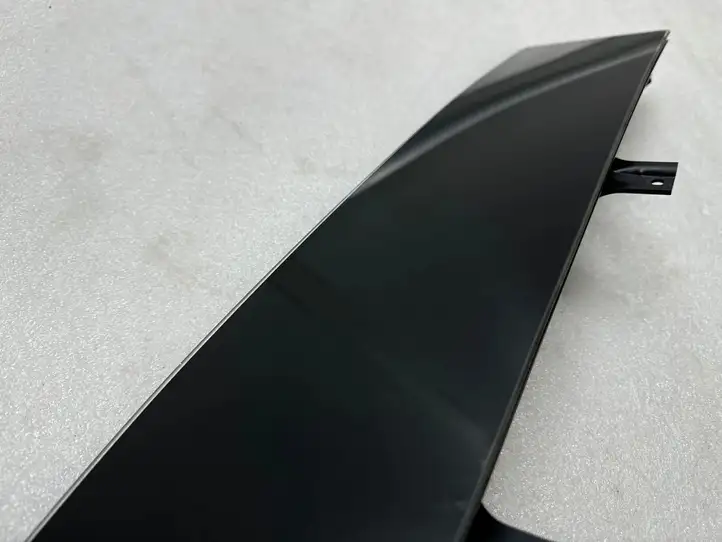 Tesla Model X (2021 - ) 104135700C Накладка стекла задней двери — фото 6