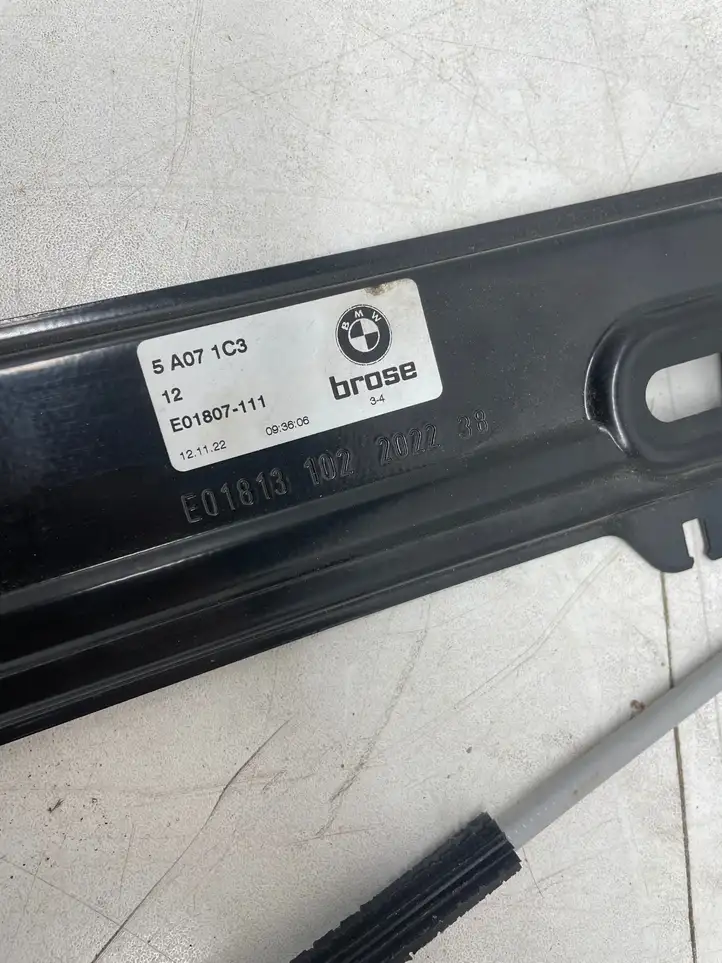 BMW 4 G22 G23 G24 G26 (2020 - ) E01813102 Нижняя петля багажной двери — фото 5