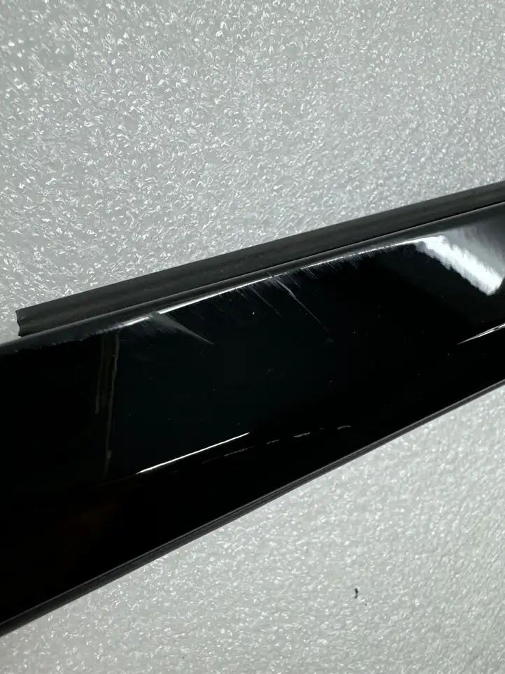 Tesla Model X (2021 - ) Накладка стекла задней двери — фото 4