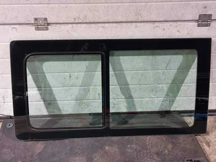 Volkswagen Transporter - Caravelle T5 (2009 - 2015) 43R004343 Заднее боковое стекло — фото 1