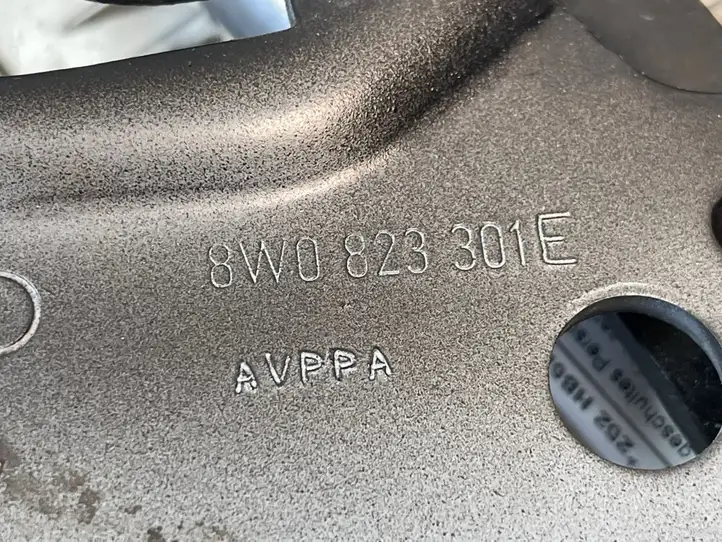 Audi A4 S4 B9 (2015 - 2019) 8W0823301E Петли капота — фото 2